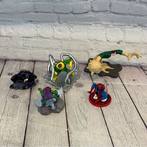 Disney Set of 5 Spider-Man Marvel Figures - Picture 1 of 3